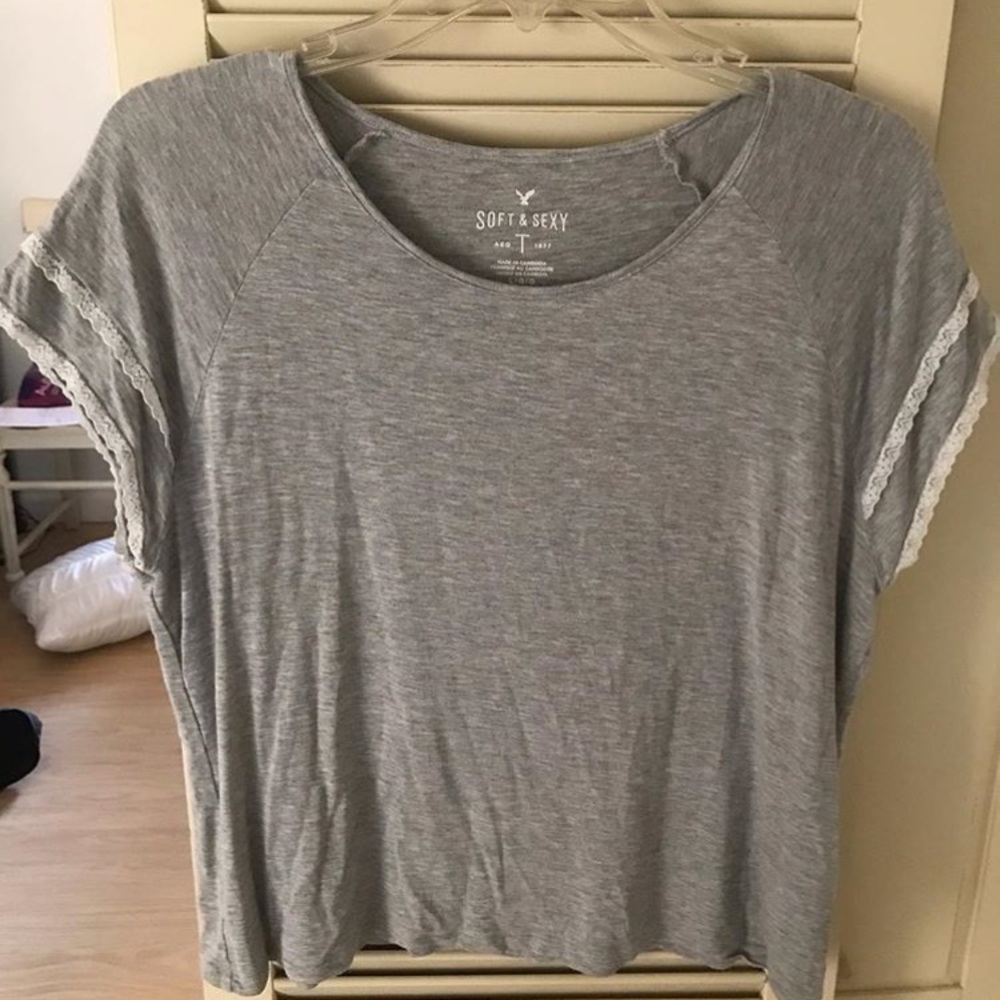 SOFT & SEXY AMERICAN EAGLE T-SHIRT